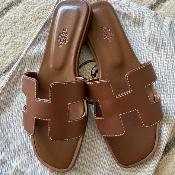 New - Iconic Slide Sandals - Picture 4 of 6